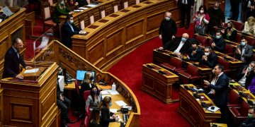 Εντονο φραστικόεπεισόδιο μεταξύ του Αρχηγού της Αξιωματικής Αντιπολίτευσης Αλέξη Τσίπρα και του Υπουργού Επικρατείας Γιώργου Γεραπετρίτη, κατά την συζήτηση στην ολομέλεια της βουλής για την κύρωση τουΚρατικού Προϋπολογισμού 2022, Σάββατο 18 Δεκεμβρίου 2021  (ΤΑΤΙΑΝΑ ΜΠΟΛΑΡΗ/EUROKINISSI)