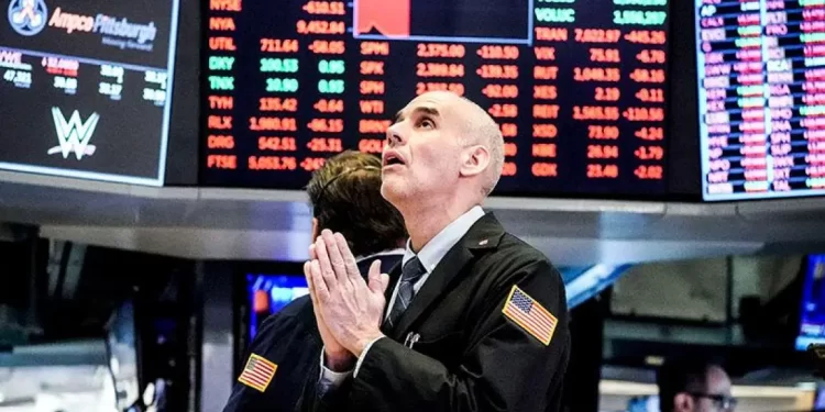 Sell οff στη Wall Street – Βαριές απώλειες 1.200 μονάδων για τον Dow Jones