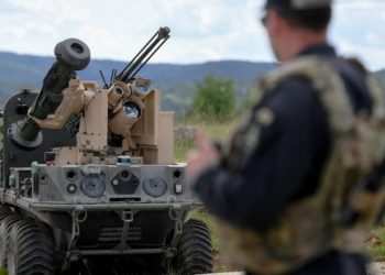 A U.S. soldier operates a Project Origin unmanned systems vehicle during a demonstration at Hohenfels Training Area, Germany June 8, 2022. REUTERS/Andreas Gerbert