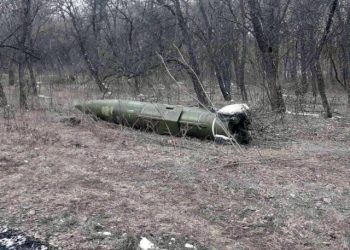 An unexploded short range hypersonic ballistic missile, according to Ukrainian authorities, from  Iskander complex is seen amid Ukraine-Russia conflict in Kramatorsk, Ukraine, in this handout picture released March 9, 2022.  Press service of the National Guard of Ukraine/Handout via REUTERS ATTENTION EDITORS - THIS IMAGE HAS BEEN SUPPLIED BY A THIRD PARTY.