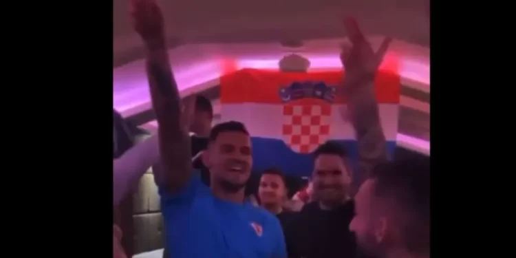 Διεθνείς ποδοσφαιριστές της Κροατίας γιορτάζουν με ναζιστικά τραγούδια και ανάλογους χαιρετισμούς