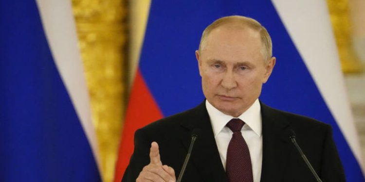 Ρωσία: Ο Πούτιν εξέδωσε νόμο που απαγορεύει την «προπαγάνδα ΛΟΑΤΚΙ»
