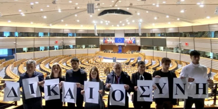 Συγκλονιστική η Μαρία Καρυστιανού στο Ευρωκοινοβούλιο – Καταχειροκροτήθηκε μετά την ομιλία της για το έγκλημα στα Τέμπη – FANTOMAS.GR