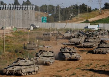Israeli tanks manoeuvre on their way to Gaza, amid the ongoing conflict between Israel and the Palestinian Islamist group Hamas, near the Israel-Gaza border, in Israel, April 10, 2024. REUTERS/Amir Cohen       TPX IMAGES OF THE DAY