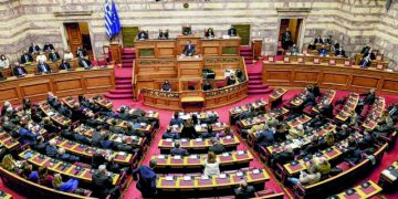 Ομιλία των πολιτικών αρχηγών  επί της προτάσεως δυσπιστίας κατά της Κυβέρνησης, που υπέβαλαν ο Αρχηγός της Αξιωματικής Αντιπολίτευσης και Πρόεδρος της Κοινοβουλευτικής Ομάδας του Συνασπισμού Ριζοσπαστικής Αριστεράς Αλέξης Τσίπρας και 84 Βουλευτές της Κοινοβουλευτικής του Ομάδας, σύμφωνα με τα άρθρα 84 του Συντάγματος και 142 του Κανονισμού της Βουλής, Κυριακή 30 Ιανουαρίου 2022 (ΤΑΤΙΑΝΑ ΜΠΟΛΑΡΗ / EUROKINISSI)
