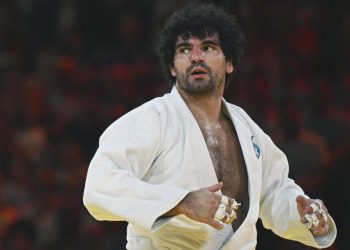 Paris 2024 Olympics - Judo - Men -90 kg Repechage contest - Champ de Mars Arena, Paris, France - July 31, 2024.  Theodoros Tselidis of Greece and Aram Grigorian of United Arab Emirates during their bout. REUTERS/Arlette Bashizi