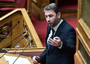 Συζήτηση και ψηφοφορία στην Ολομέλεια της Βουλής για την σύσταση Προανακριτικής Επιτροπής, η οποία θα κληθεί να διερευνήσει τις τυχόν ποινικές ευθύνες του πρώην υφυπουργού παρά τω πρωθυπουργώ, Χρήστου Τριαντόπουλου, για το μπάζωμα στο πεδίο της σύγκρουσης των αμαξοστοιχιών στα Τέμπη, Τρίτη 4 Μαρτίου 2025.  Την πρόταση κατέθεσαν ο Πρόεδρος του ΠΑΣΟΚ - Κινήματος Αλλαγής, Νίκος Ανδρουλάκης και τριάντα βουλευτές του κόμματος.  
(ΜΙΧΑΛΗΣ ΚΑΡΑΓΙΑΝΝΗΣ/EUROKINISSI)